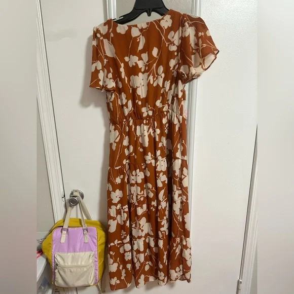 Abercrombie & Fitch Floral Maxi Dress in Burnt Orange and Cream - Picture 2 of 4